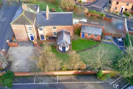 4 bedroom Semi-detached house for sale in Queen Street, Barton-upon-Humber, North Lincolnshire, DN18