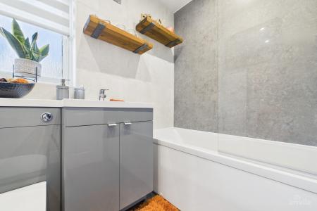 4 bedroom Detached house for sale in Riverbank Rise, Barton-upon-Humber, North Lincolnshire, DN18