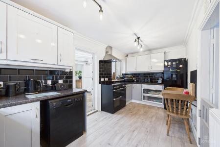 3 bedroom Semi-detached house for sale in Ferry Road, Barrow-upon-Humber, North Lincolnshire, DN19