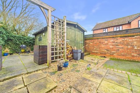 3 bedroom Semi-detached house for sale in Hedgerow Close, Barrow-upon-Humber, North Lincolnshire, DN19
