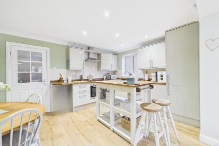 3 bedroom Semi-detached house for sale in Simpson Close, Barrow-upon-Humber, North Lincolnshire, DN19