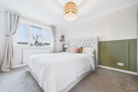 3 bedroom Semi-detached house for sale in Simpson Close, Barrow-upon-Humber, North Lincolnshire, DN19