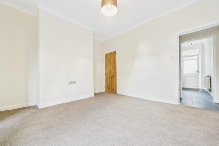 2 bedroom End of terrace house for sale in Dam Road, Barton-upon-Humber, North Lincolnshire, DN18