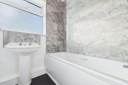 2 bedroom End of terrace house for sale in Dam Road, Barton-upon-Humber, North Lincolnshire, DN18