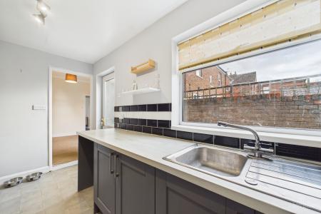 2 bedroom End of terrace house for sale in Dam Road, Barton-upon-Humber, North Lincolnshire, DN18