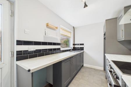 2 bedroom End of terrace house for sale in Dam Road, Barton-upon-Humber, North Lincolnshire, DN18