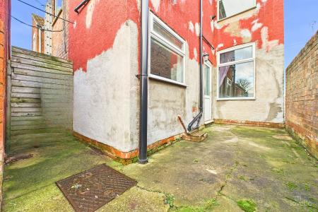 2 bedroom End of terrace house for sale in Dam Road, Barton-upon-Humber, North Lincolnshire, DN18