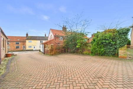 4 bedroom Detached house for sale in Church Street, Goxhill, North Lincolnshire, DN19