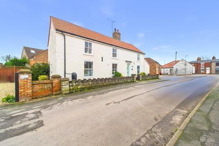 4 bedroom Detached house for sale in Church Street, Goxhill, North Lincolnshire, DN19
