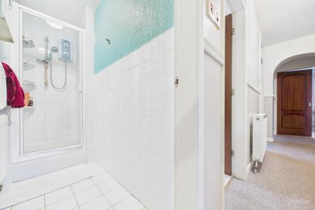 4 bedroom Detached bungalow for sale in Carr Road, Ulceby, North Lincolnshire, DN39