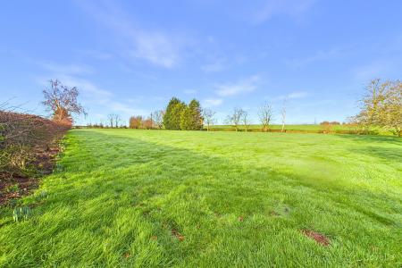 4 bedroom Detached bungalow for sale in Carr Road, Ulceby, North Lincolnshire, DN39