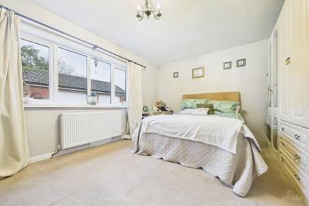 4 bedroom Detached bungalow for sale in Carr Road, Ulceby, North Lincolnshire, DN39