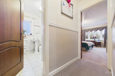 4 bedroom Detached bungalow for sale in Carr Road, Ulceby, North Lincolnshire, DN39