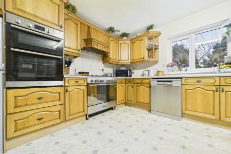 4 bedroom Detached bungalow for sale in Carr Road, Ulceby, North Lincolnshire, DN39