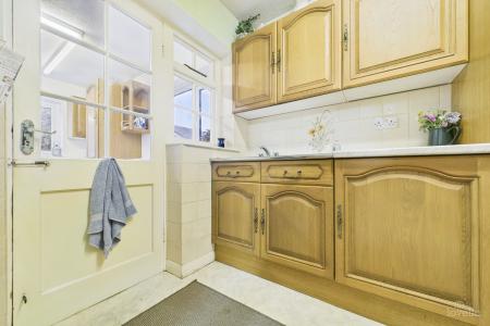 4 bedroom Detached bungalow for sale in Carr Road, Ulceby, North Lincolnshire, DN39