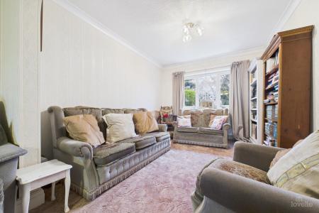 4 bedroom Detached bungalow for sale in Carr Road, Ulceby, North Lincolnshire, DN39