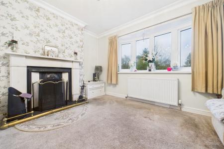 4 bedroom Detached bungalow for sale in Carr Road, Ulceby, North Lincolnshire, DN39