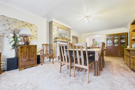 4 bedroom Detached bungalow for sale in Carr Road, Ulceby, North Lincolnshire, DN39