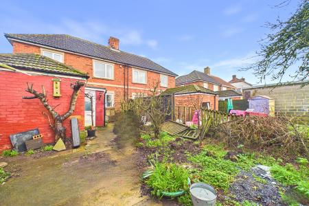 3 bedroom Semi-detached house for sale in Barrow Road, New Holland, North Lincolnshire, DN19