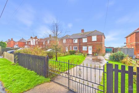 3 bedroom Semi-detached house for sale in Barrow Road, New Holland, North Lincolnshire, DN19