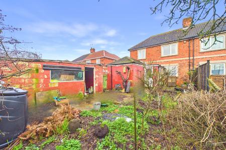 3 bedroom Semi-detached house for sale in Barrow Road, New Holland, North Lincolnshire, DN19