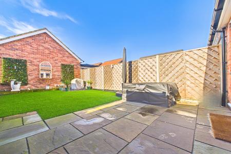 3 bedroom Semi-detached house for sale in Canberra View, Barton-upon-Humber, North Lincolnshire, DN18