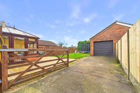 3 bedroom Semi-detached house for sale in Walker Drive, Winterton, North Lincolnshire, DN15