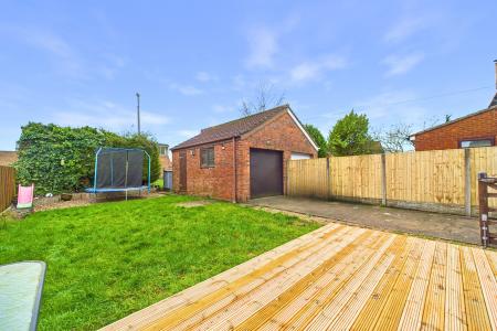 3 bedroom Semi-detached house for sale in Walker Drive, Winterton, North Lincolnshire, DN15