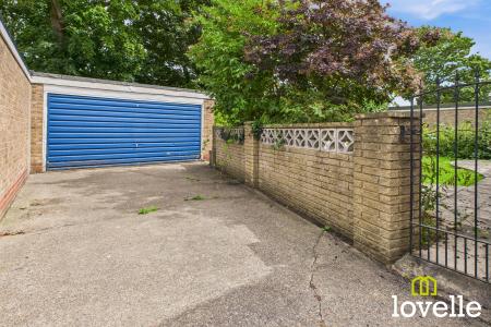 2 bedroom Detached bungalow for sale in Allanson Drive, Cottingham, East Riding of Yorkshire, HU16