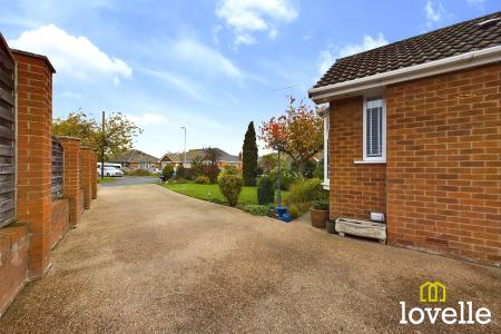 2 bedroom Semi-detached bungalow for sale in Four Acre Close, Kirk Ella, East Riding of Yorkshire, HU10