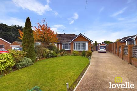 2 bedroom Semi-detached bungalow for sale in Four Acre Close, Kirk Ella, East Riding of Yorkshire, HU10
