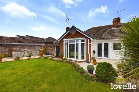 2 bedroom Semi-detached bungalow for sale in Four Acre Close, Kirk Ella, East Riding of Yorkshire, HU10