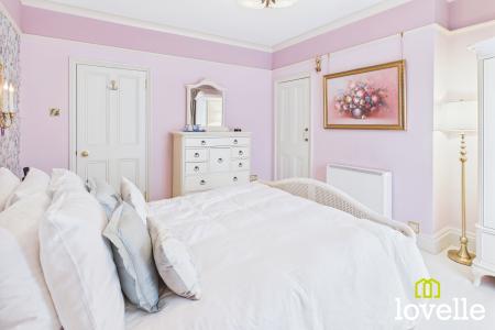 4 bedroom Detached house for sale in High Street, Barton upon Humber, North Lincolnshire, DN18