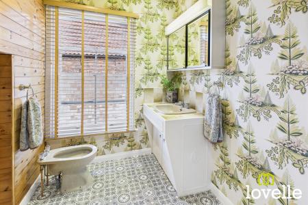 4 bedroom Detached house for sale in High Street, Barton upon Humber, North Lincolnshire, DN18