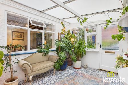 4 bedroom Detached house for sale in High Street, Barton upon Humber, North Lincolnshire, DN18