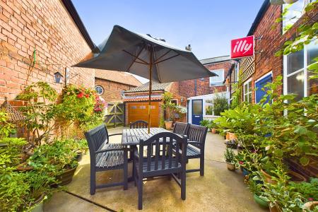 4 bedroom Detached house for sale in High Street, Barton upon Humber, North Lincolnshire, DN18