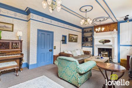 4 bedroom Detached house for sale in High Street, Barton upon Humber, North Lincolnshire, DN18