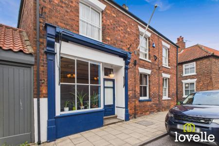 4 bedroom Detached house for sale in High Street, Barton upon Humber, North Lincolnshire, DN18