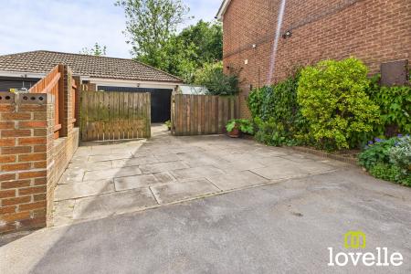 4 bedroom Detached house for sale in Manor Garth, Skidby, East Riding of Yorkshire, HU16