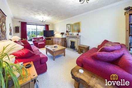 4 bedroom Detached house for sale in Manor Garth, Skidby, East Riding of Yorkshire, HU16