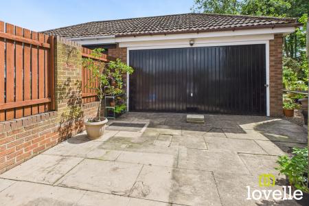 4 bedroom Detached house for sale in Manor Garth, Skidby, East Riding of Yorkshire, HU16