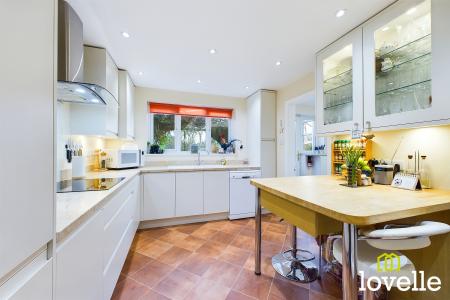 4 bedroom Detached house for sale in Manor Garth, Skidby, East Riding of Yorkshire, HU16