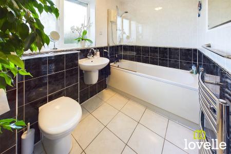 4 bedroom Detached house for sale in Manor Garth, Skidby, East Riding of Yorkshire, HU16