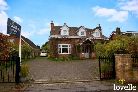 4 bedroom Detached house for sale in Middledyke Lane, Cottingham, East Riding of Yorkshire, HU16