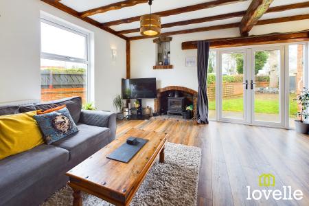 4 bedroom End of terrace house for sale in New Village Road, Cottingham, East Riding of Yorkshire, HU16