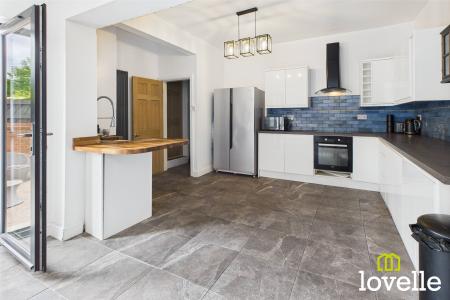 4 bedroom End of terrace house for sale in New Village Road, Cottingham, East Riding of Yorkshire, HU16