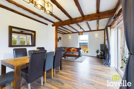 4 bedroom End of terrace house for sale in New Village Road, Cottingham, East Riding of Yorkshire, HU16