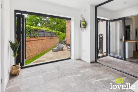4 bedroom End of terrace house for sale in New Village Road, Cottingham, East Riding of Yorkshire, HU16