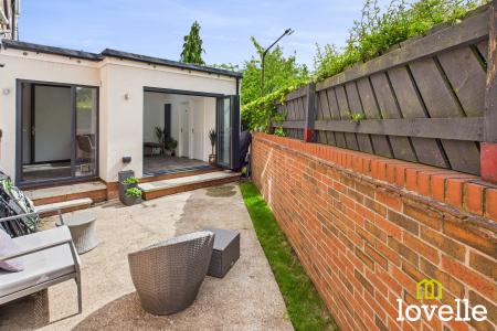 4 bedroom End of terrace house for sale in New Village Road, Cottingham, East Riding of Yorkshire, HU16