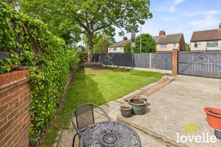 4 bedroom End of terrace house for sale in New Village Road, Cottingham, East Riding of Yorkshire, HU16